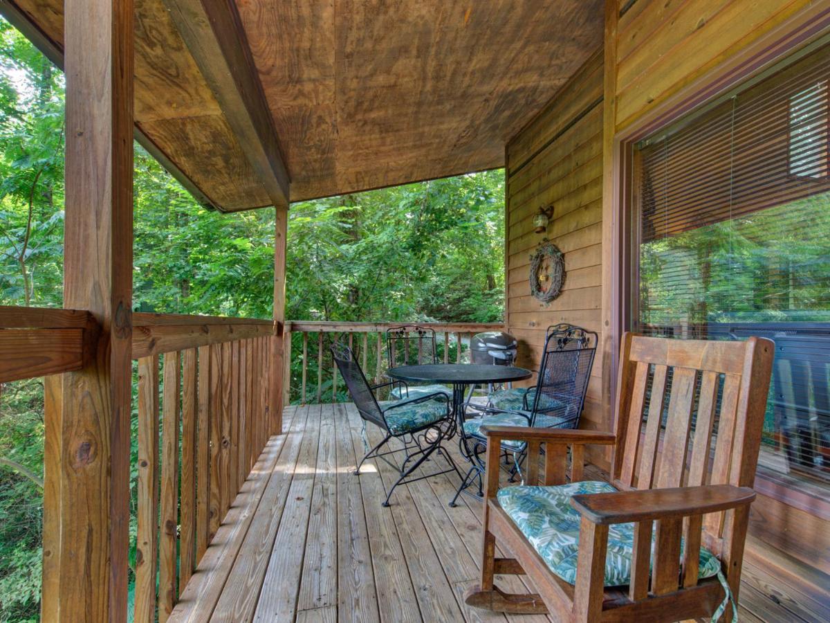 Between Here & There, 3 Bedrooms, Sleeps 6, Views, Hot Tub Gatlinburg Kültér fotó