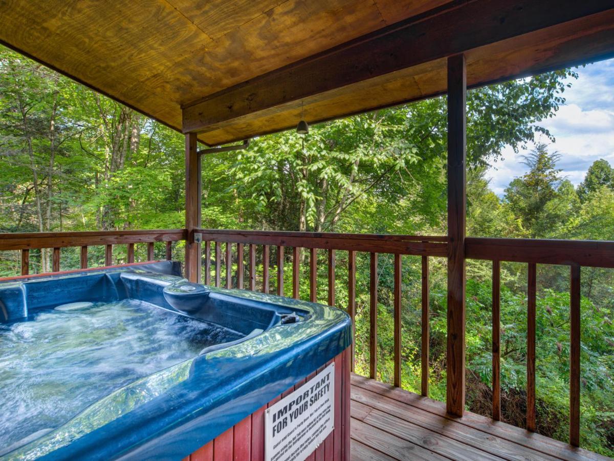 Between Here & There, 3 Bedrooms, Sleeps 6, Views, Hot Tub Gatlinburg Kültér fotó