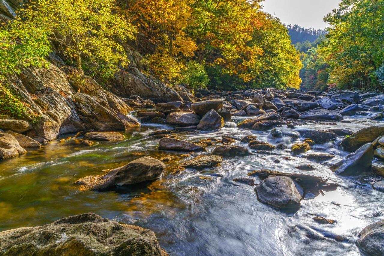 Between Here & There, 3 Bedrooms, Sleeps 6, Views, Hot Tub Gatlinburg Kültér fotó